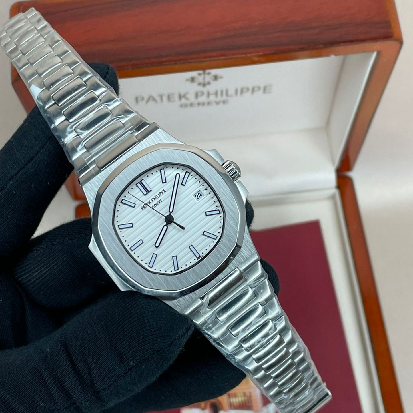 Patek Philippe Nautilus – Silver Chain Black & White Dial